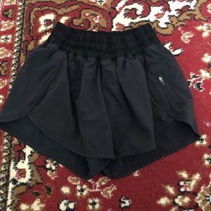 LULULEMON SHORTS SIZE 4 BLACK